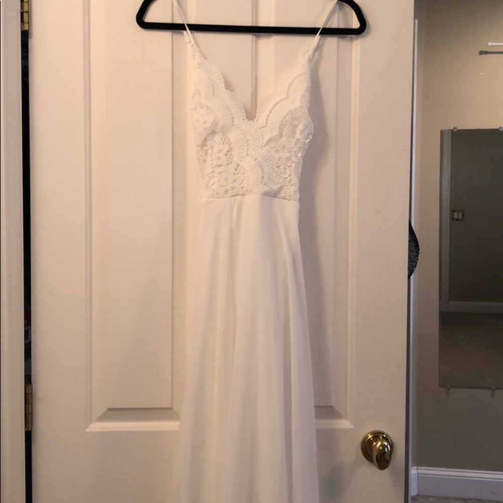 Lulu’s white prom dress with lace embroidery